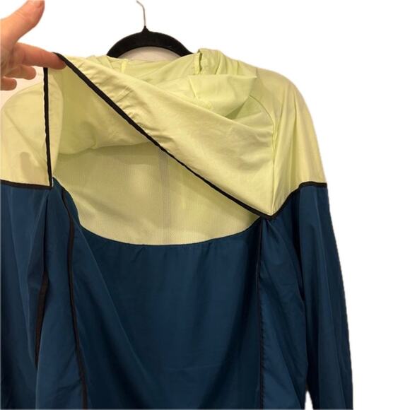 Nike Womens Windbreaker Jacket Size Large Full Zip Hooded Running Coat Training - Picture 8 of 9